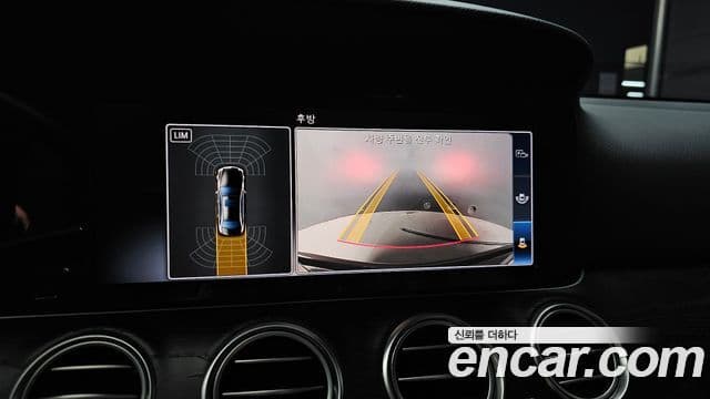 Mercedes-Benz E-Class 2018 — ფოტო 15/20