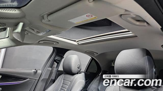 Mercedes-Benz E-Class 2018 — ფოტო 18/20
