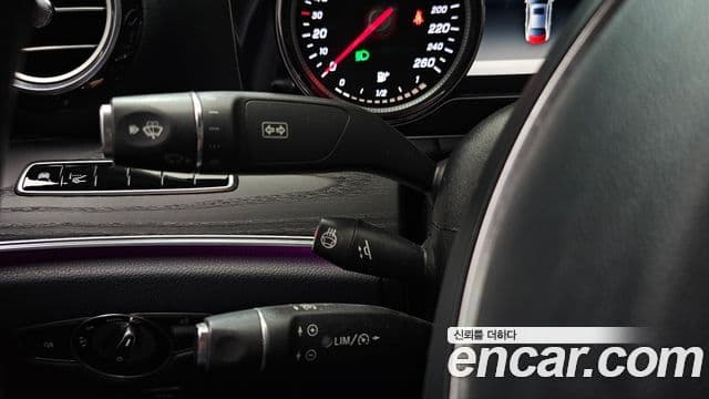 Mercedes-Benz E-Class 2018 — ფოტო 20/20