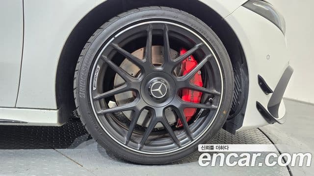 Mercedes-Benz A-Class 2025 — Photo 32/36