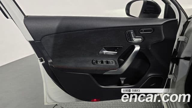 Mercedes-Benz A-Class 2025 — Photo 11/36