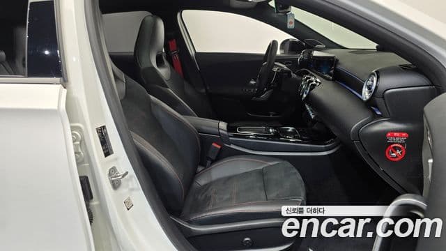 Mercedes-Benz A-Class 2025 — Photo 34/36