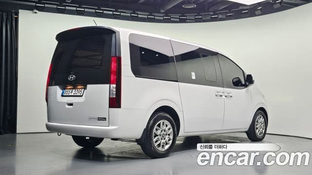 Hyundai Staria 2025 — ფოტო 2/20