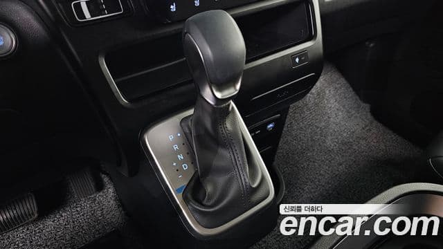 Hyundai Staria 2025 — ფოტო 9/20