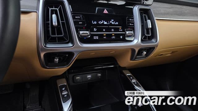 Kia Sorento 2022 — Фото 17/20