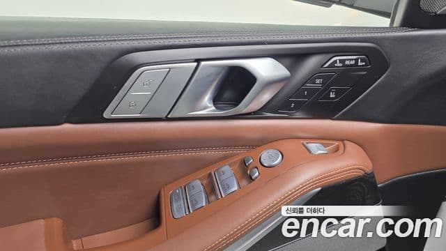 BMW X7 2022 — Photo 14/37