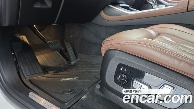 BMW X7 2022 — Photo 24/37