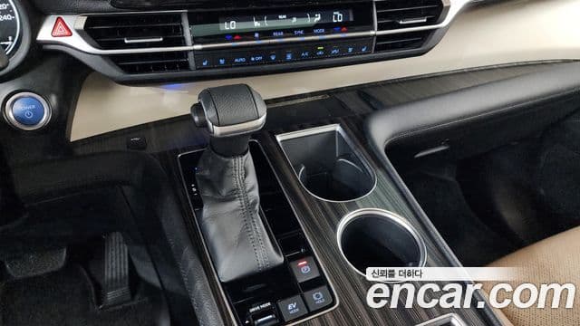 Toyota Sienna 2022 — Şəkil 9/20