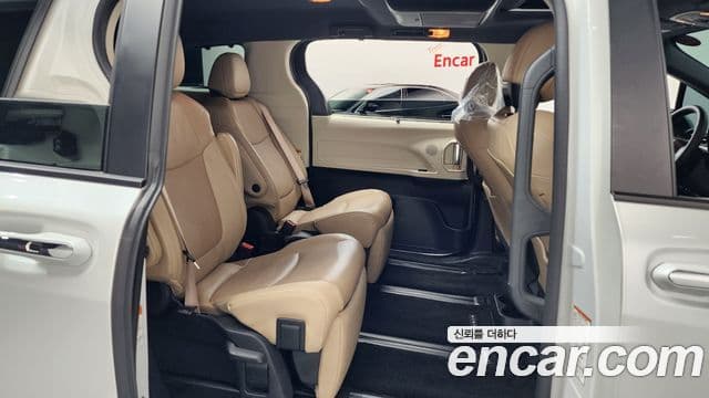 Toyota Sienna 2022 — Şəkil 11/20