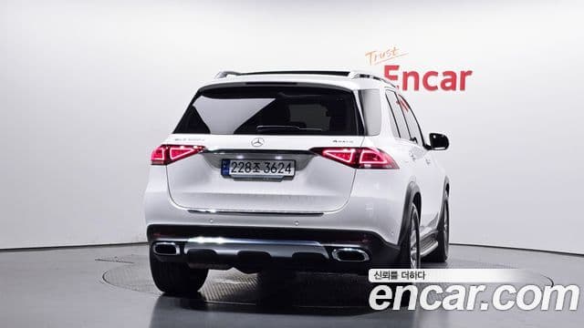 Mercedes-Benz GLE-Class 2023 — ფოტო 4/20