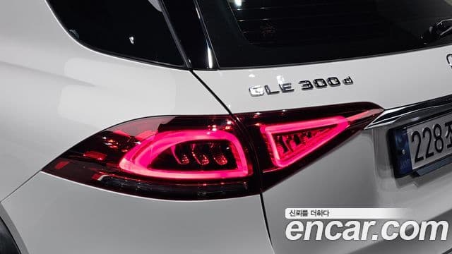Mercedes-Benz GLE-Class 2023 — ფოტო 6/33
