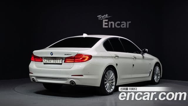 BMW 5 Series 2018 — ფოტო 2/20