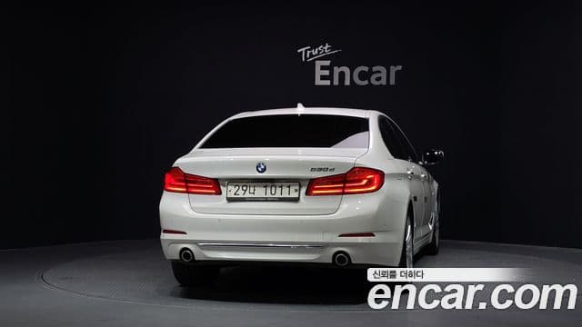 BMW 5 Series 2018 — ფოტო 4/20