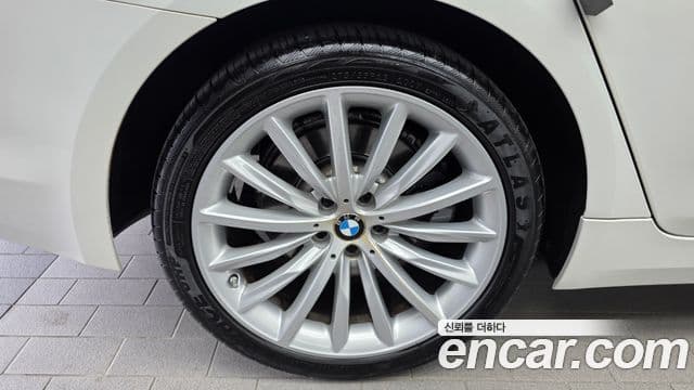 BMW 5 Series 2018 — ფოტო 5/20