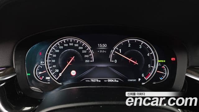 BMW 5 Series 2018 — ფოტო 8/20