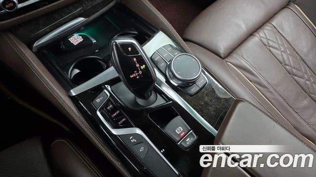 BMW 5 Series 2018 — ფოტო 9/20