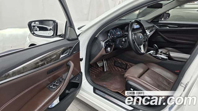 BMW 5 Series 2018 — ფოტო 10/20