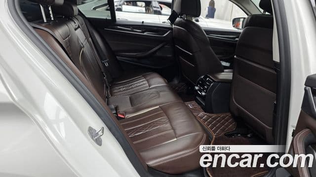BMW 5 Series 2018 — ფოტო 11/20