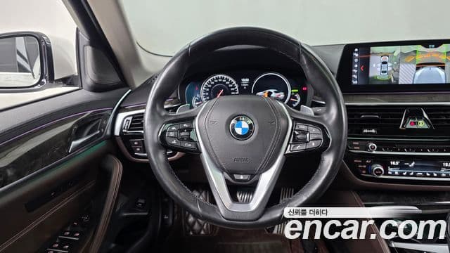 BMW 5 Series 2018 — ფოტო 12/20