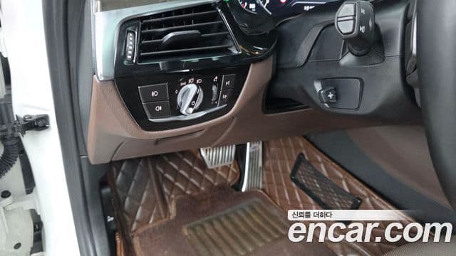 BMW 5 Series 2018 — ფოტო 19/20