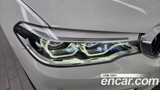 BMW 5 Series 2018 — Photo 30/32