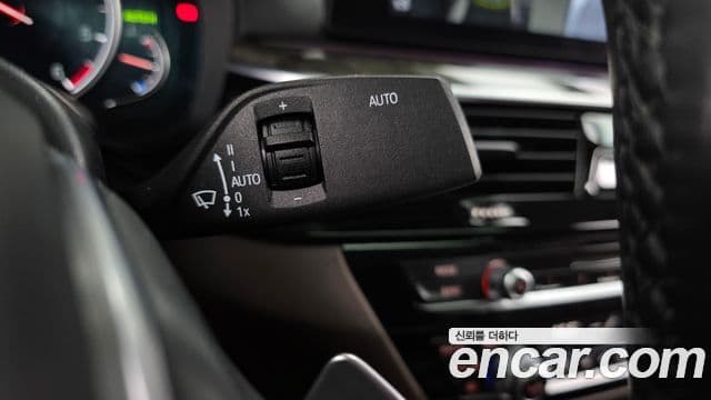 BMW 5 Series 2018 — Photo 18/32