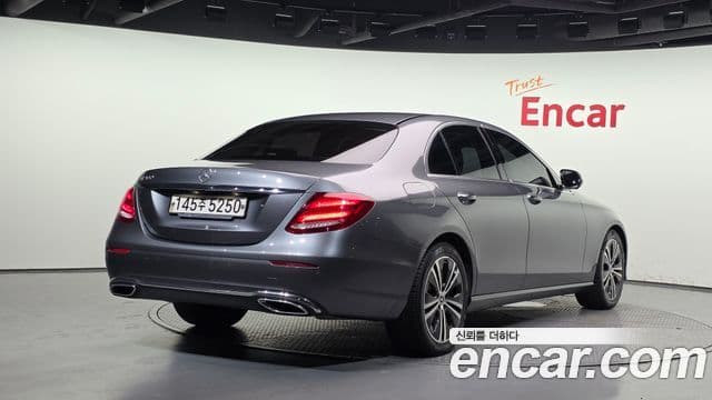 Mercedes-Benz E-Class 2020 — Фото 2/20