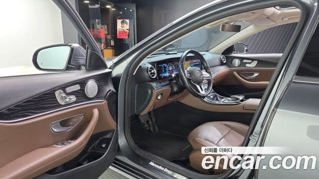 Mercedes-Benz E-Class 2020 — Фото 10/20