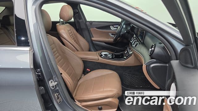Mercedes-Benz E-Class 2020 — Фото 11/20