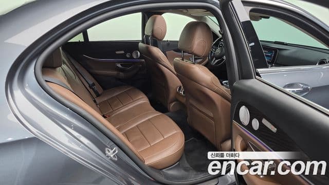 Mercedes-Benz E-Class 2020 — Фото 12/20