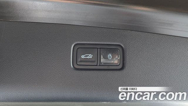 Genesis GV70 2022 — ფოტო 17/20