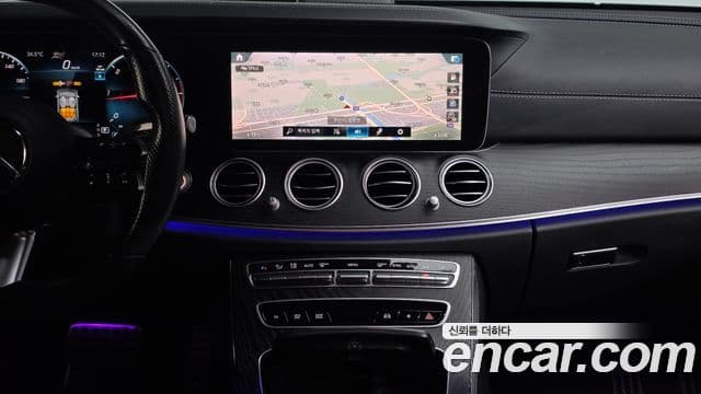 Mercedes-Benz E-Class 2021 — Фото 12/20