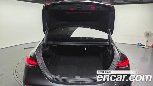 Mercedes-Benz E-Class 2021 — Фото 20/20