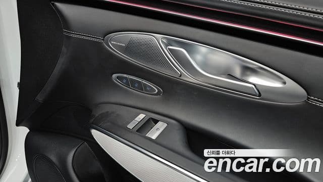 Genesis GV70 2024 — Photo 33/40