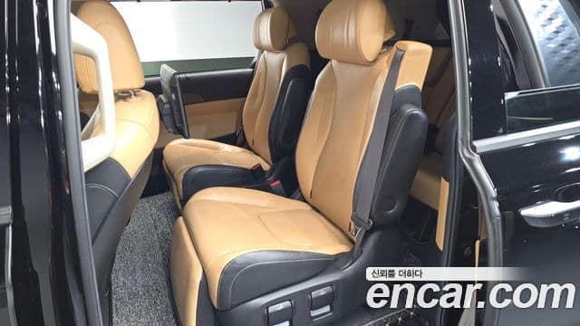 Kia Carnival 2020 — ფოტო 11/20