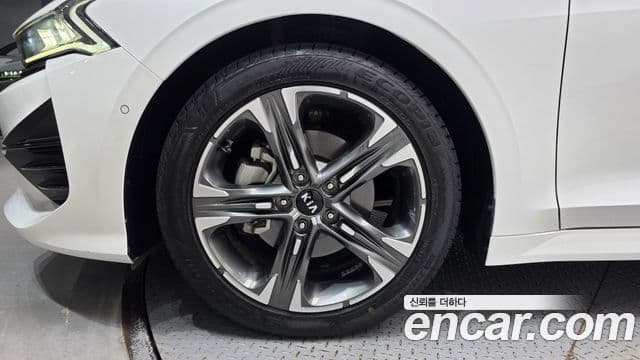 Kia K5 2021 — ფოტო 5/20