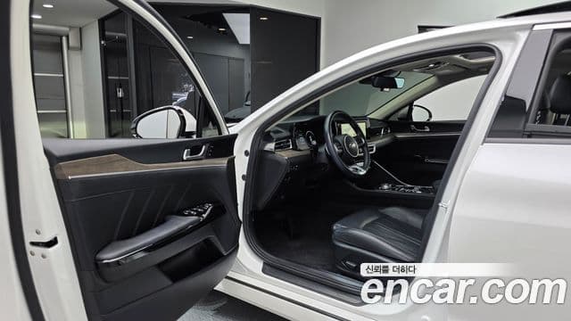 Kia K5 2021 — ფოტო 10/20
