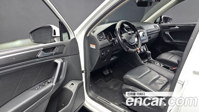 Volkswagen Tiguan 2018 — Şəkil 8/20