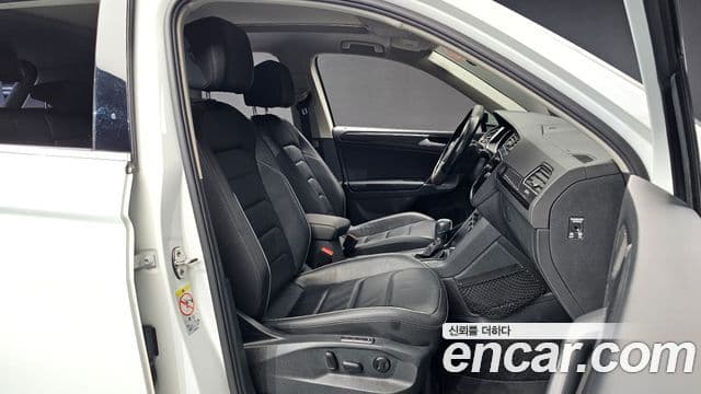 Volkswagen Tiguan 2018 — Şəkil 12/20