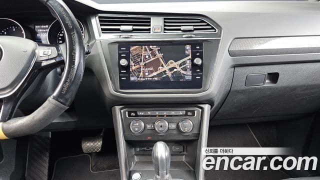Volkswagen Tiguan 2018 — Şəkil 14/20