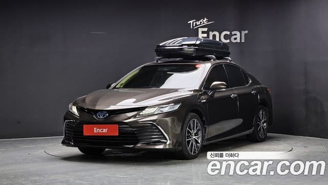Toyota Camry 2022 — ფოტო 4/30