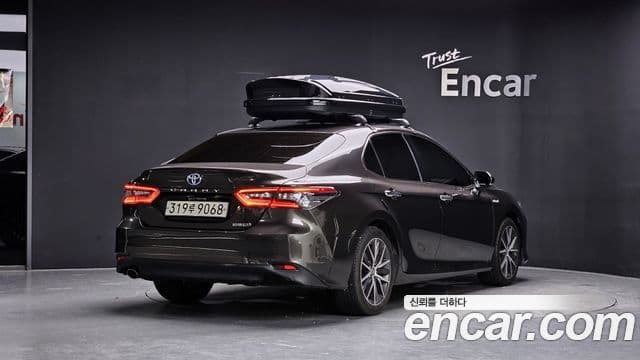 Toyota Camry 2022 — ფოტო 9/30