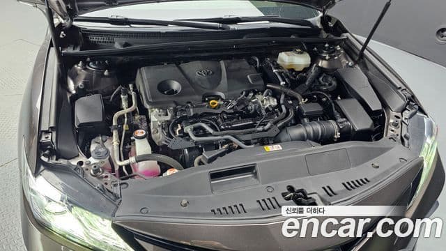 Toyota Camry 2022 — ფოტო 14/30