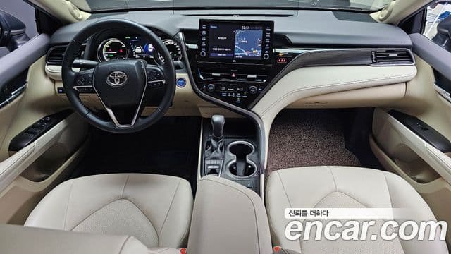 Toyota Camry 2022 — ფოტო 10/30