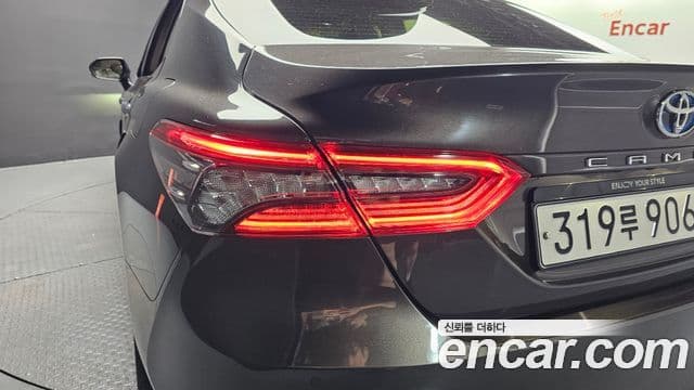 Toyota Camry 2022 — ფოტო 6/30