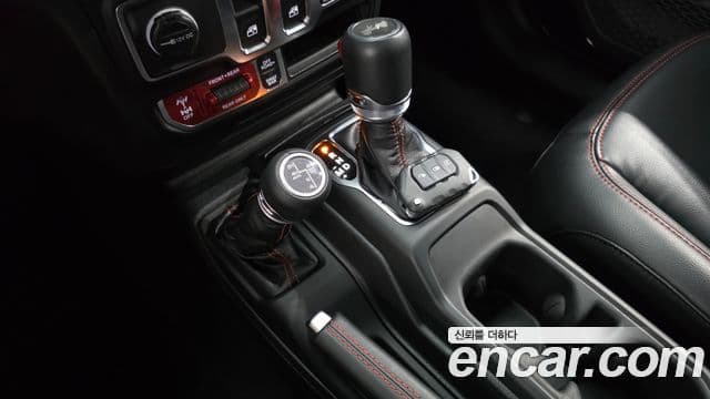 Jeep Wrangler 2023 — Şəkil 9/20