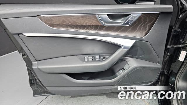 Audi A6 2022 — Şəkil 34/36