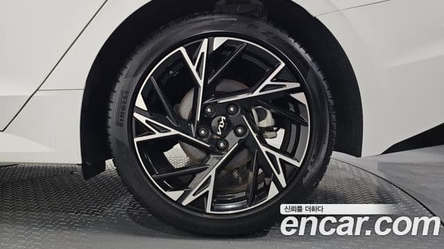 Kia K5 2023 — Photo 10/35
