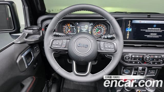 Jeep Wrangler 2025 — Фото 13/20