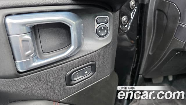 Jeep Wrangler 2025 — Photo 22/33